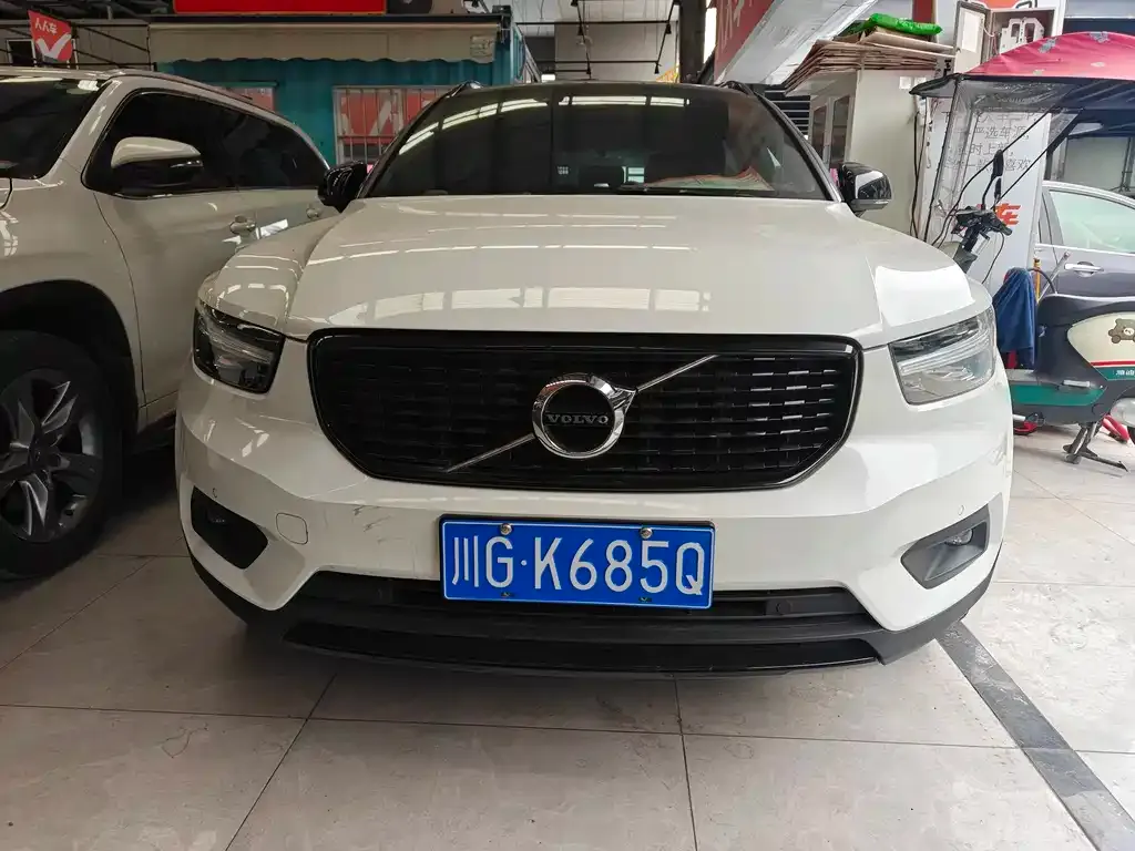 Volvo XC40 — фото 3