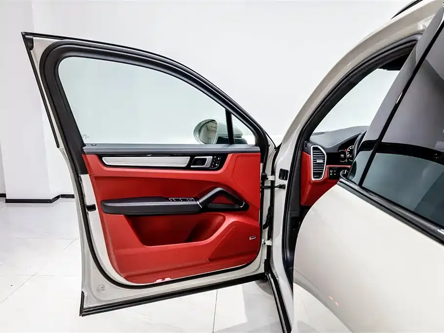 Porsche Cayenne Hybrid 2023 из CN, фото 3