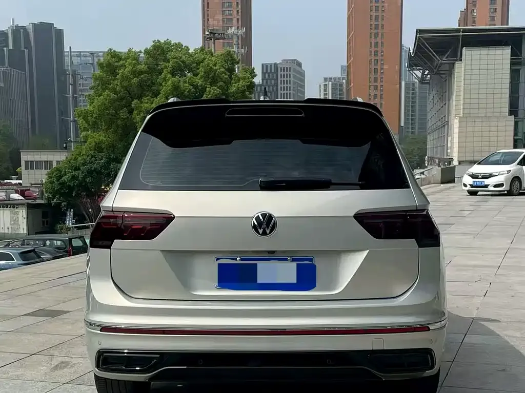 Volkswagen Tiguan L — фото 3
