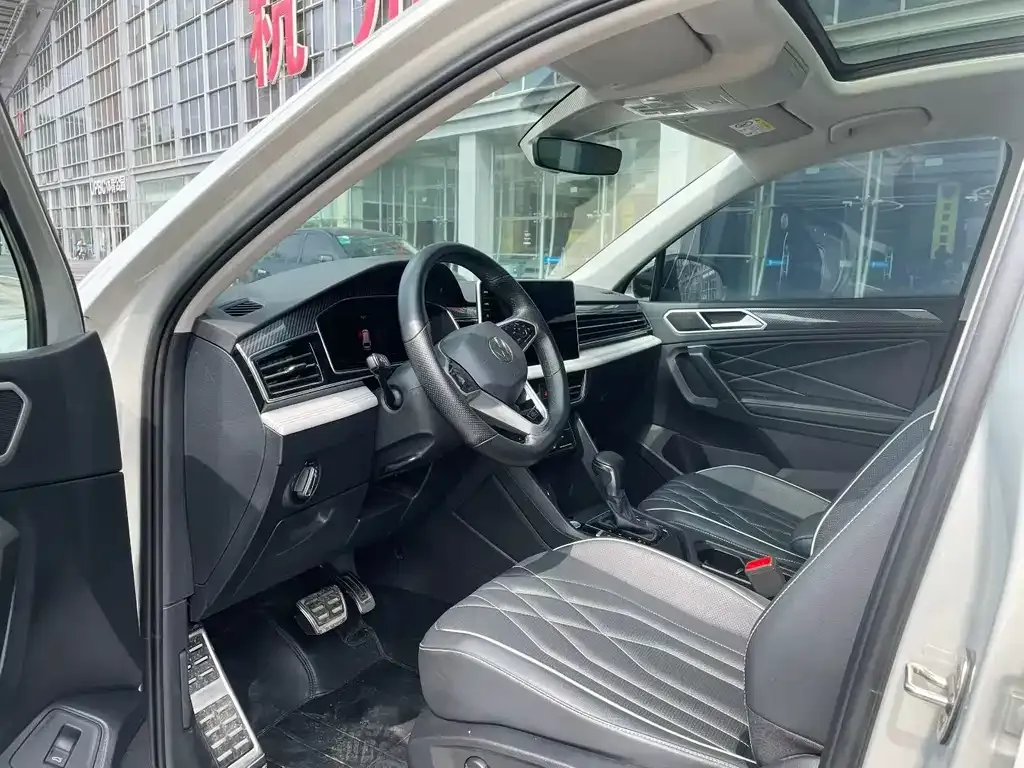 Volkswagen Tiguan L — фото 7