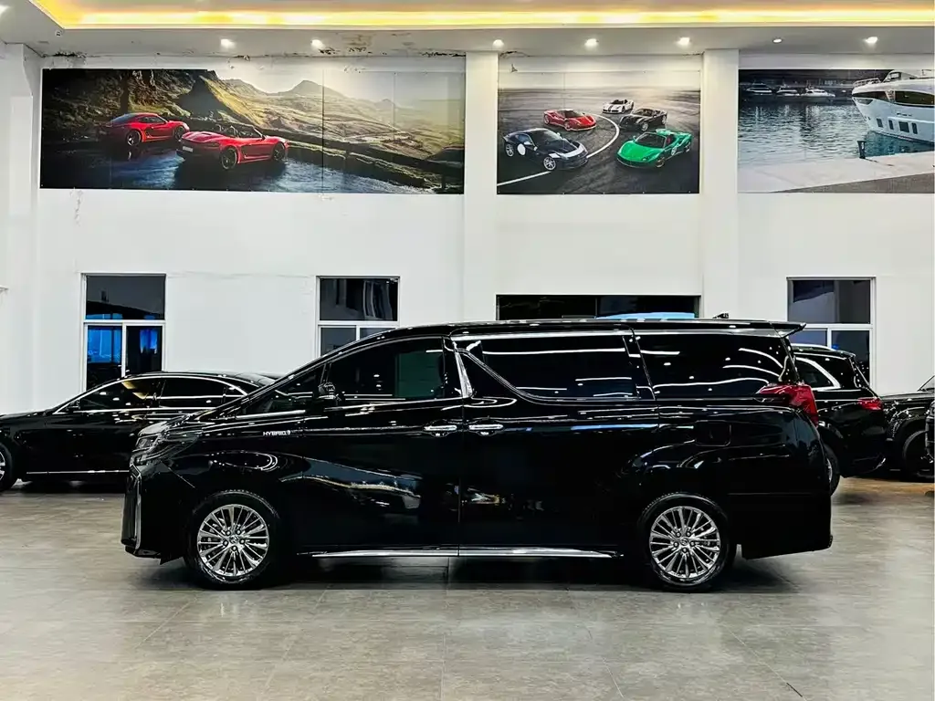 Toyota Alphard — фото 5