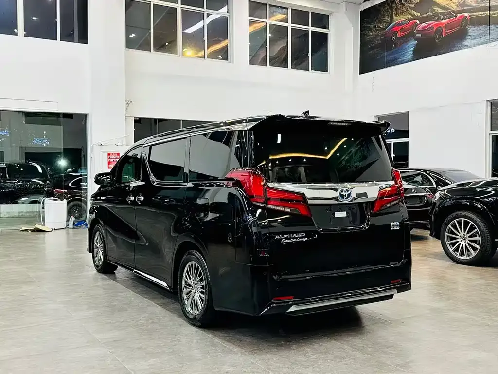 Toyota Alphard — фото 7