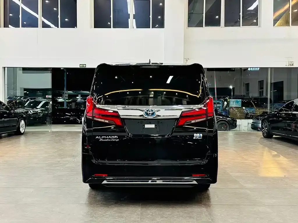 Toyota Alphard — фото 9