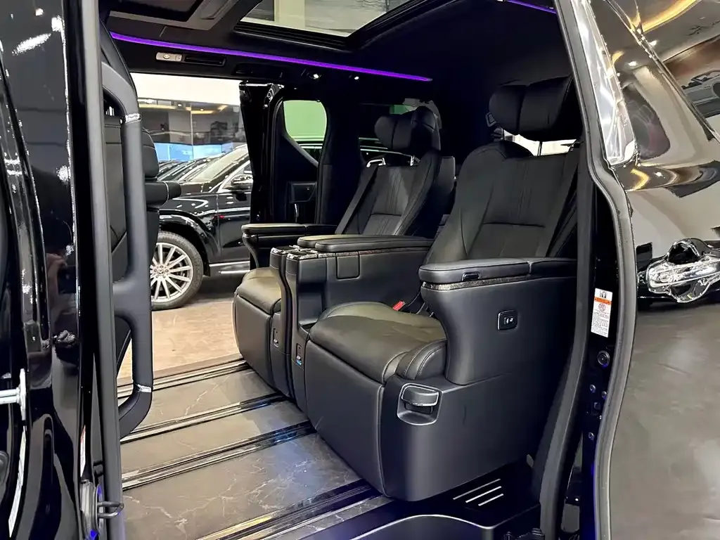 Toyota Alphard — фото 3
