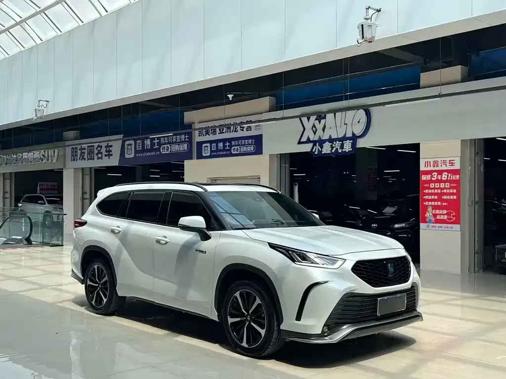 Toyota Crown Kluger 2023 из CN, фото 3