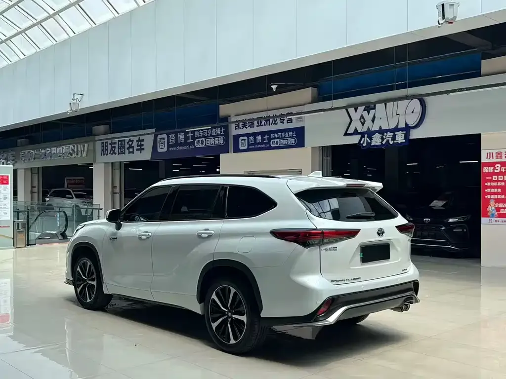 Toyota Crown Kluger 2023 из CN, фото 5