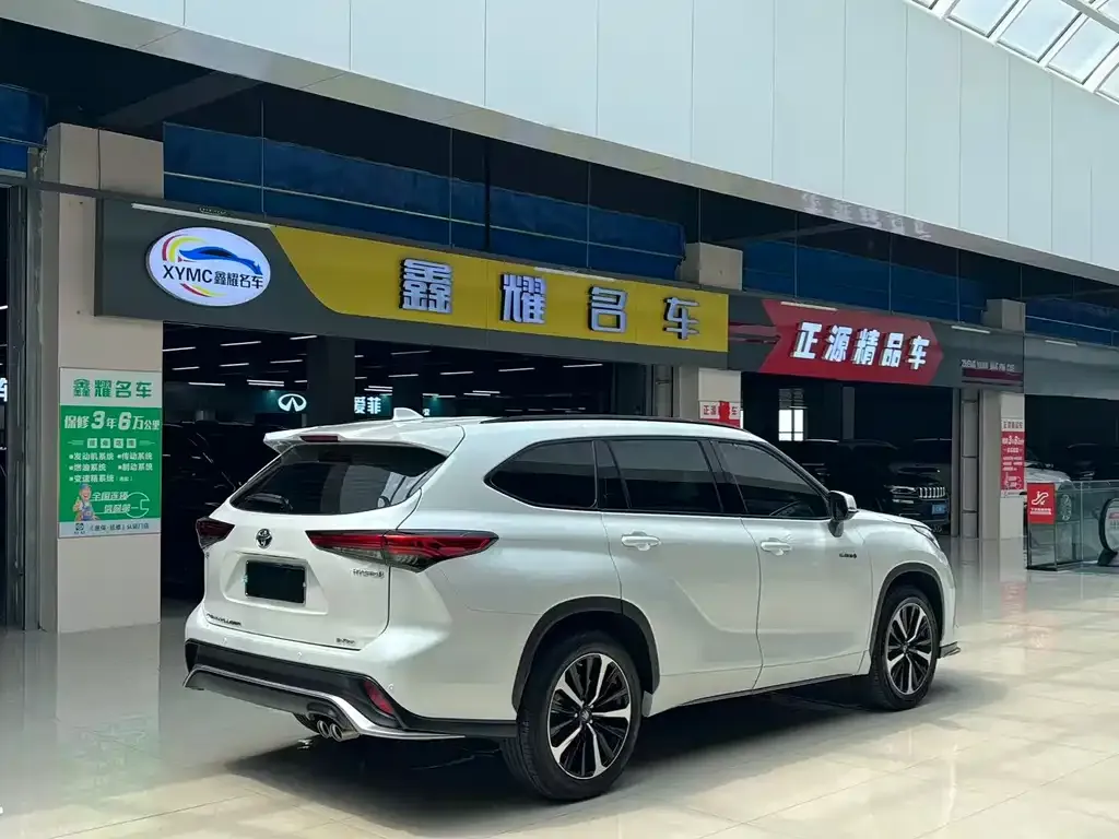 Toyota Crown Kluger 2023 из CN, фото 9