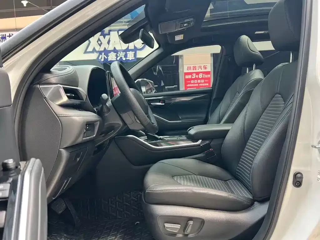Toyota Crown Kluger 2023 из CN, фото 10