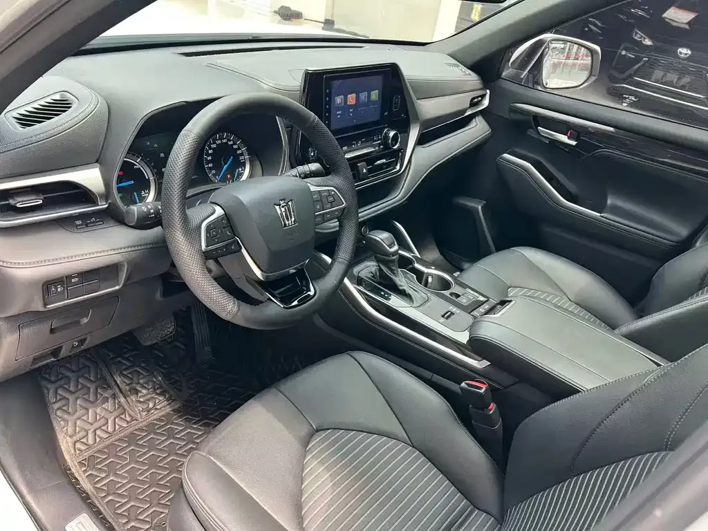 Toyota Crown Kluger 2023 из CN, фото 7