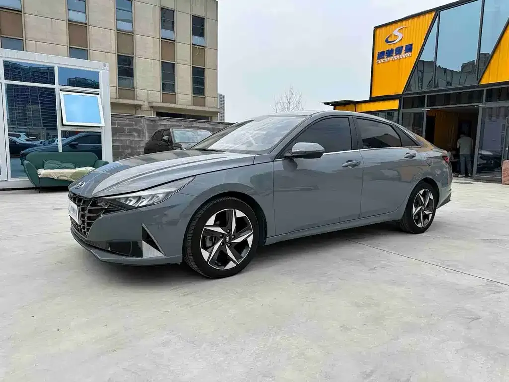 Hyundai Elantra — фото 1