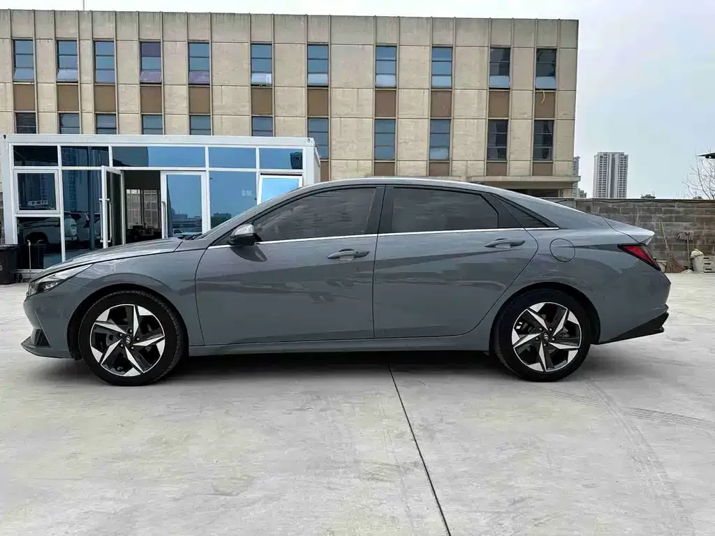Hyundai Elantra — фото 8