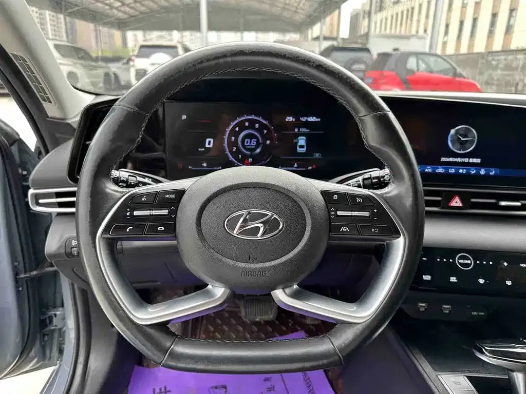 Hyundai Elantra — фото 2