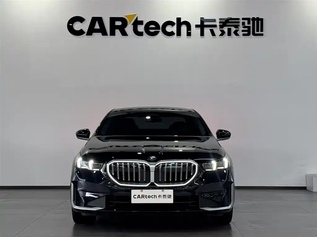 BMW 5 Series 2024 из CN, фото 2