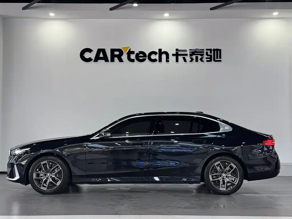 BMW 5 Series 2024 из CN, фото 4