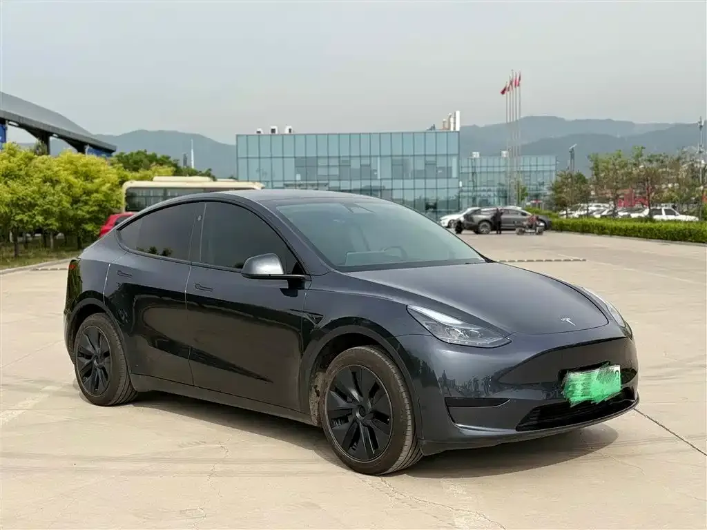 Tesla Model Y — фото 4