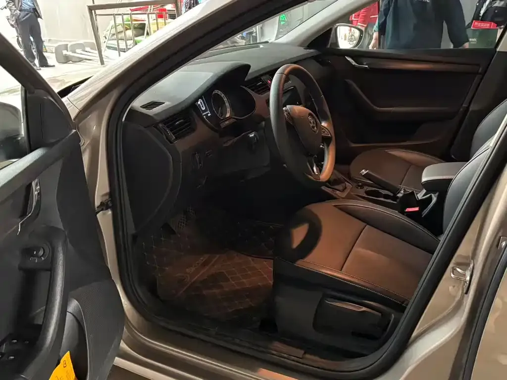 Skoda Octavia 2023 из CN, фото 2