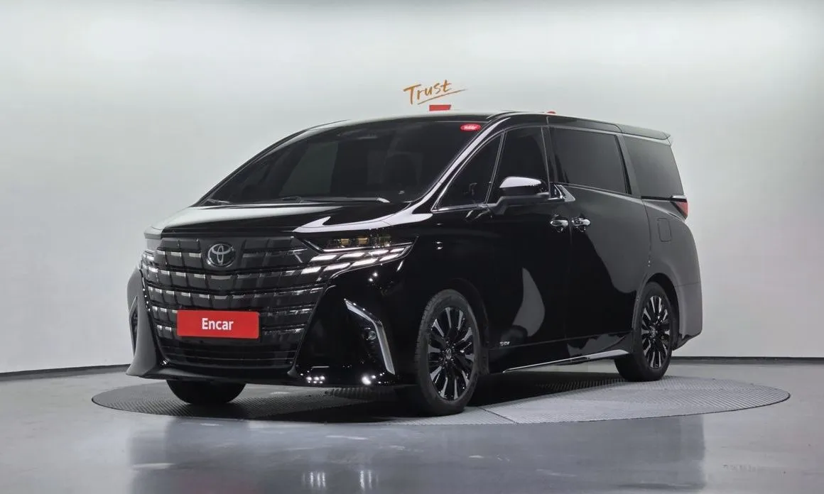 Toyota Alphard — фото 1
