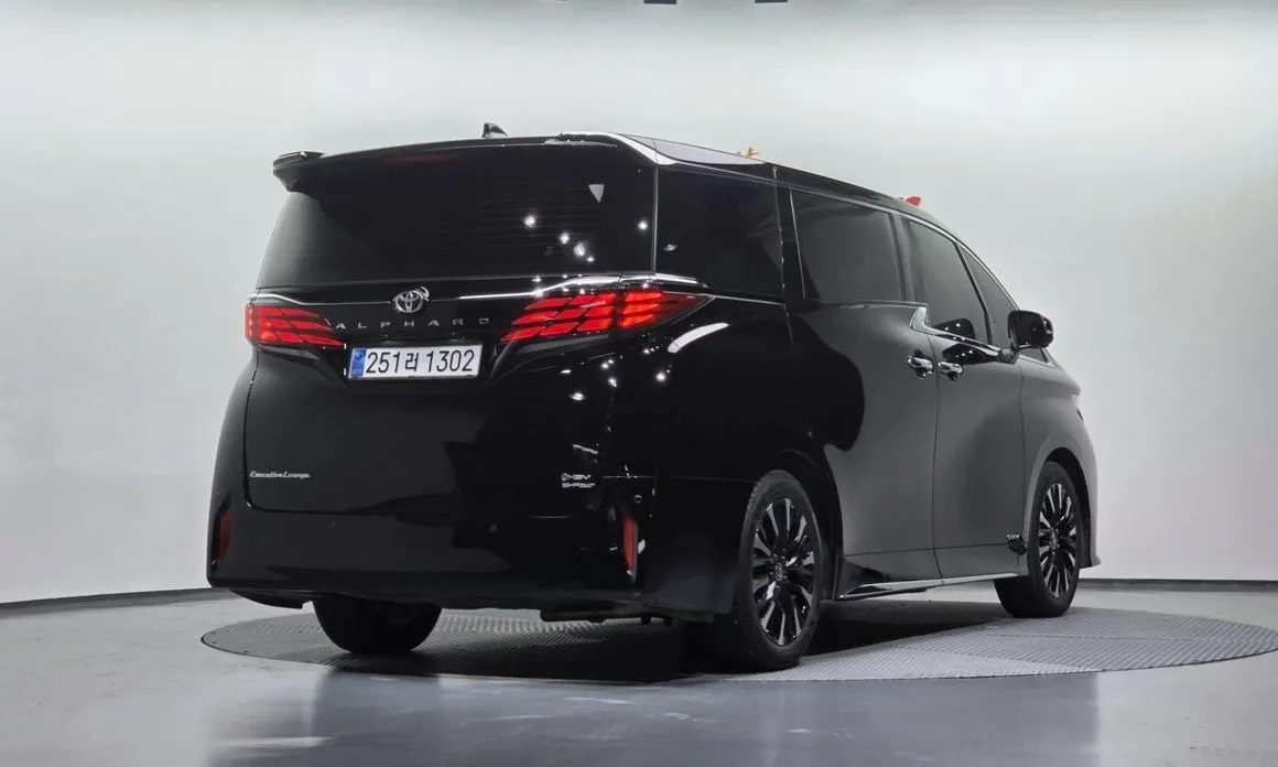 Toyota Alphard — фото 3