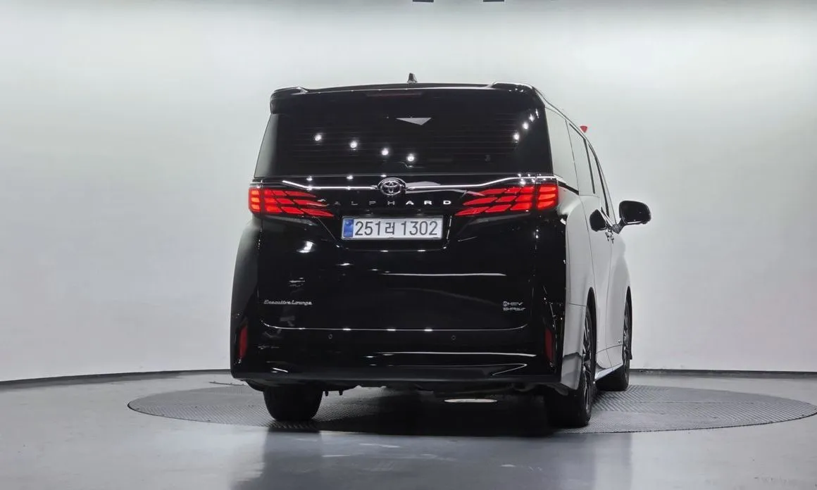 Toyota Alphard — фото 5