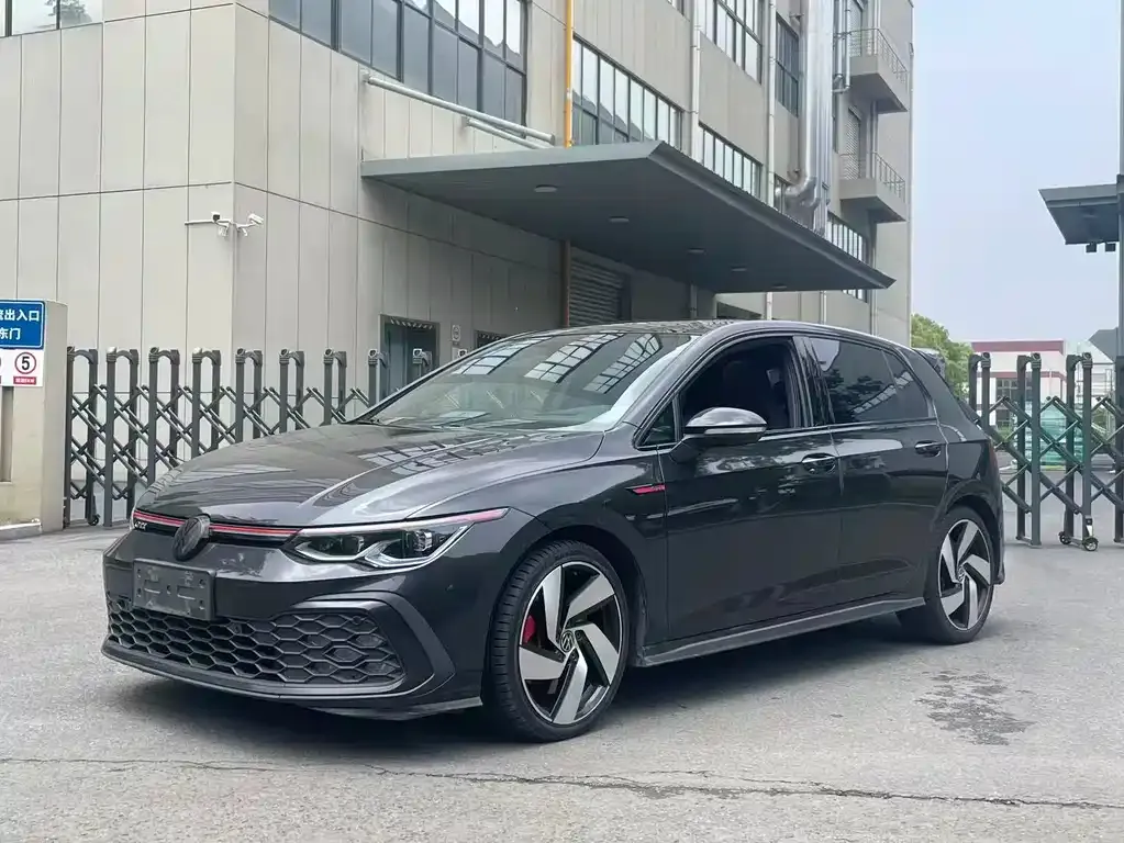 Volkswagen Golf GTI — фото 1
