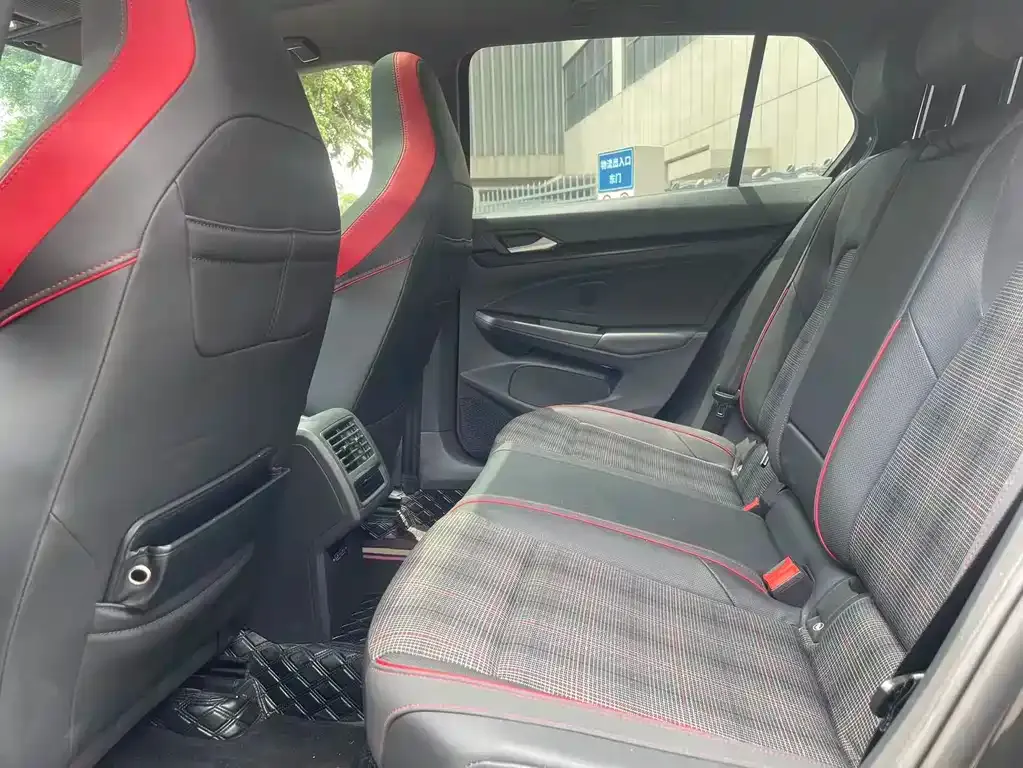 Volkswagen Golf GTI — фото 5