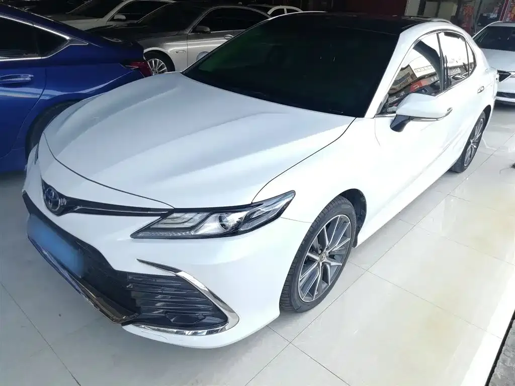 Toyota Camry — фото 8