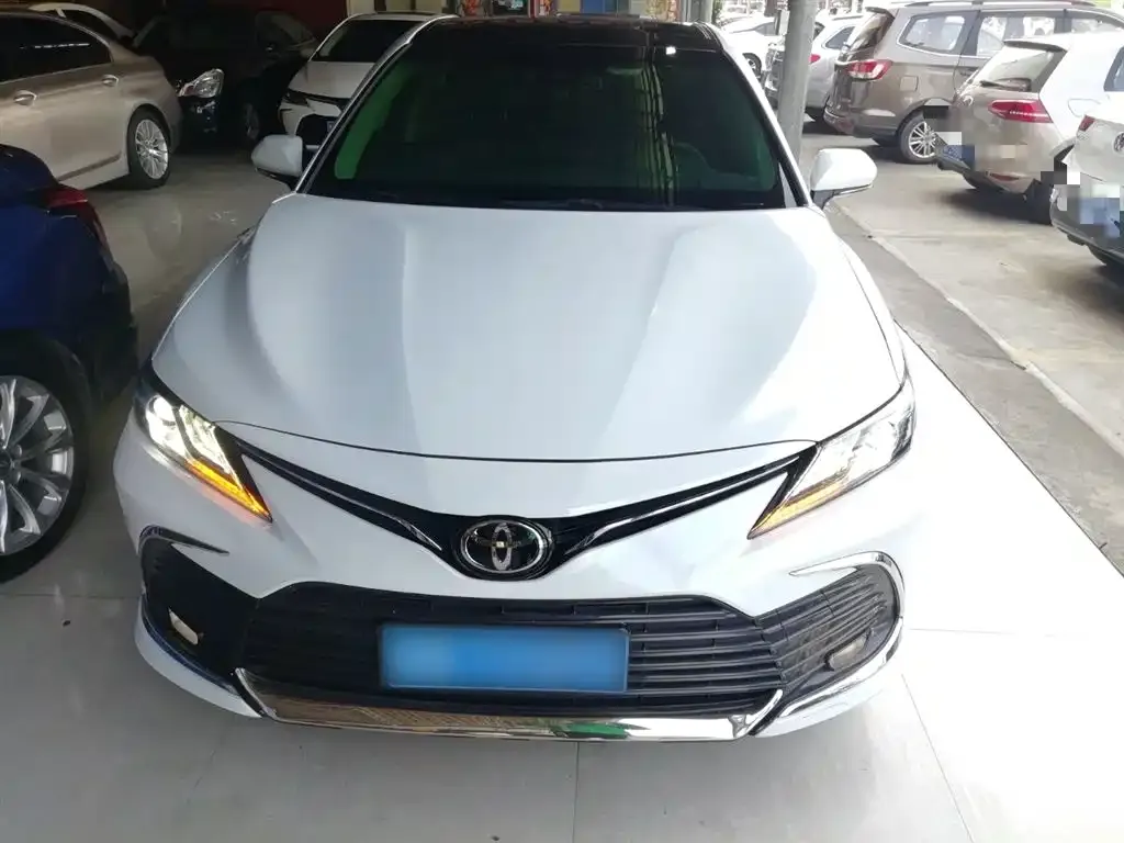 Toyota Camry — фото 10