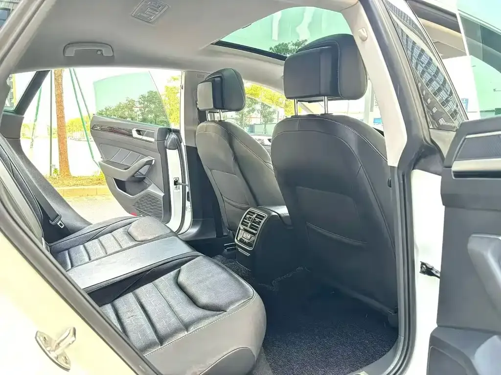 Volkswagen CC 2023 из CN, фото 4