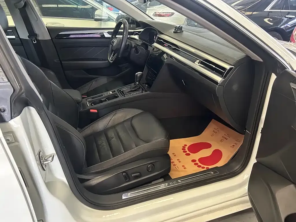 Volkswagen CC 2023 из CN, фото 6