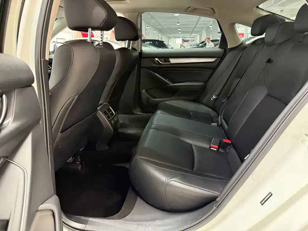 Honda Accord — фото 4