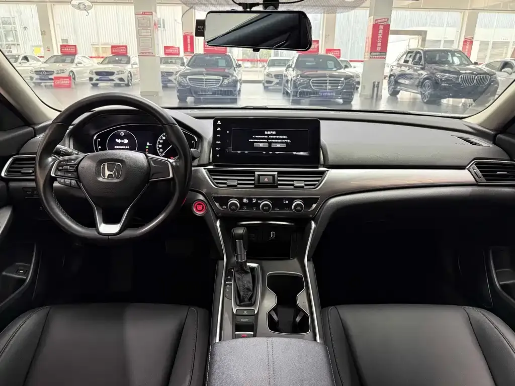Honda Accord — фото 8