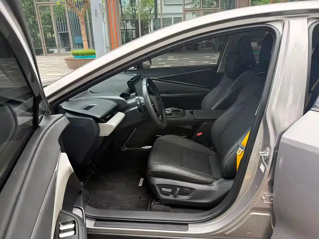 Toyota bZ5 2025 из CN, фото 2