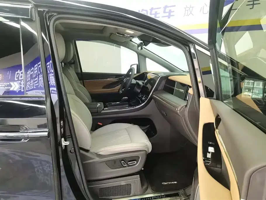 GAC Motor Trumpchi M8 — фото 10
