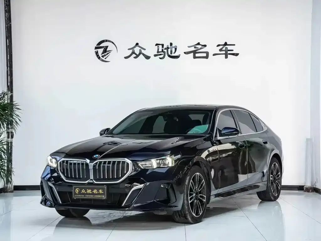 BMW 5 Series — фото 1
