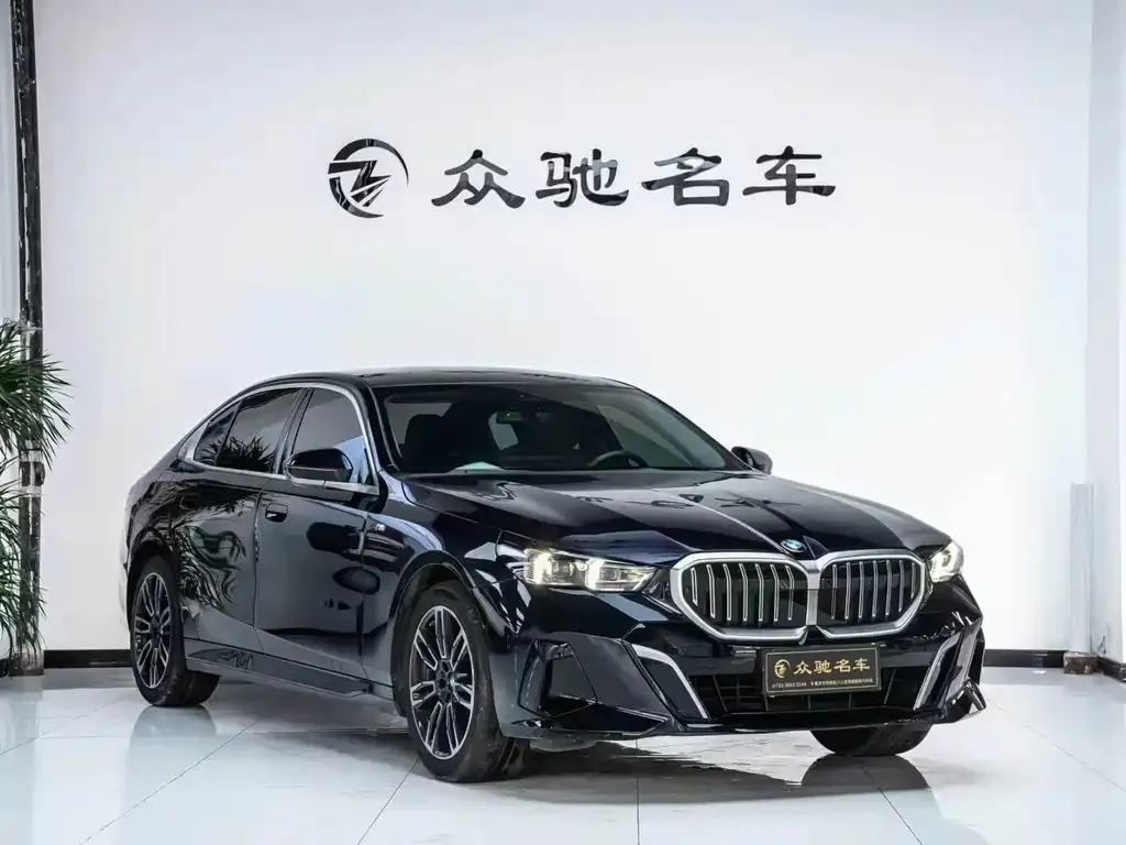BMW 5 Series — фото 9