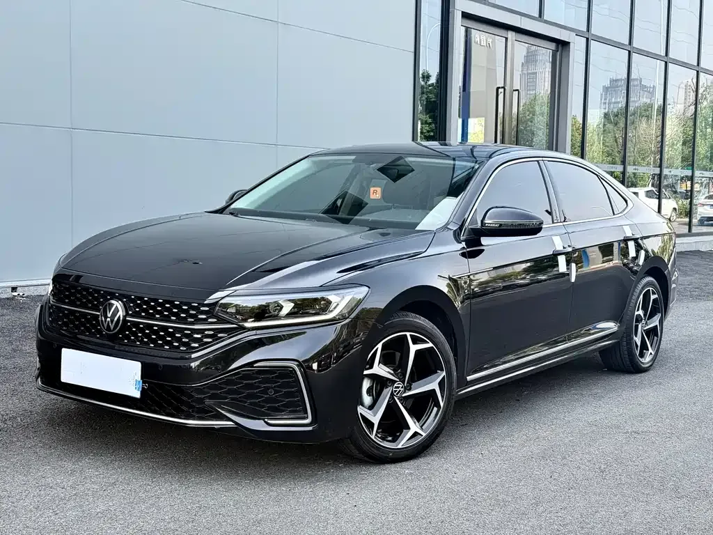 Volkswagen Passat — фото 1
