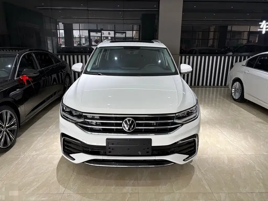 Volkswagen Tiguan L — фото 3
