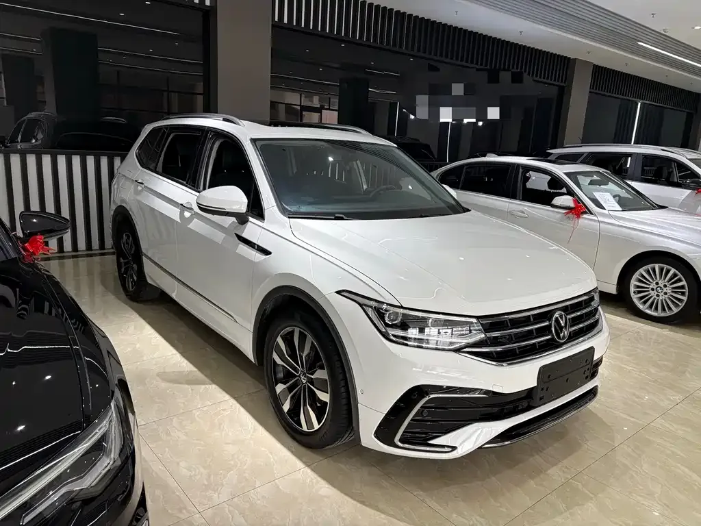 Volkswagen Tiguan L — фото 7