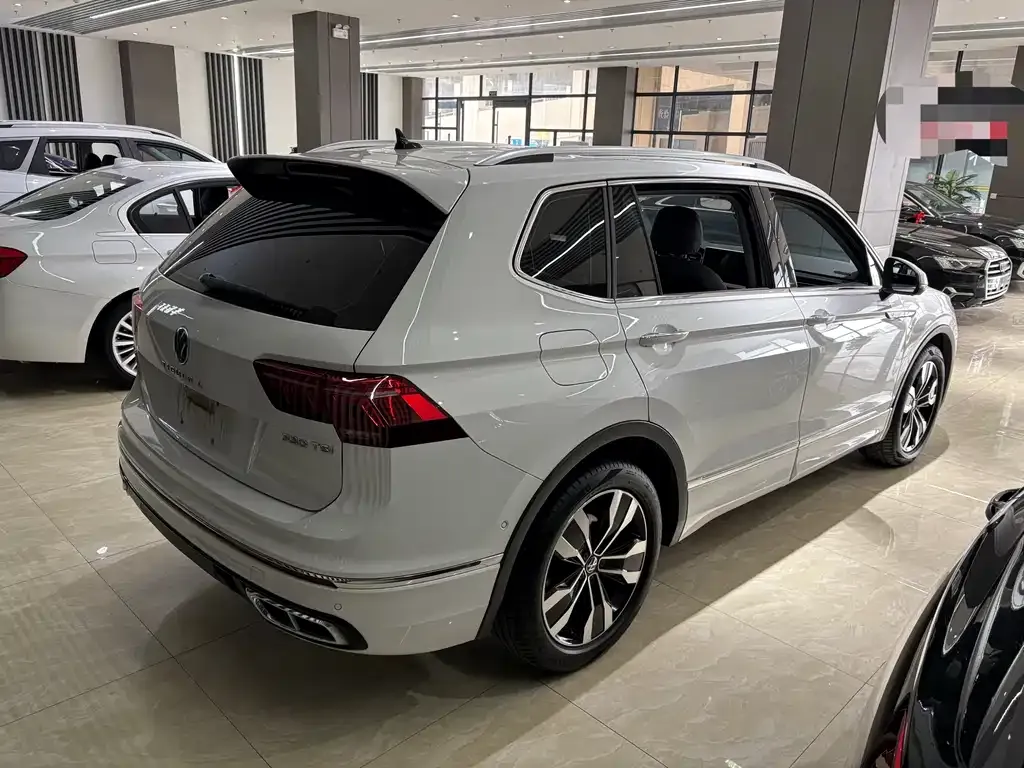 Volkswagen Tiguan L — фото 8