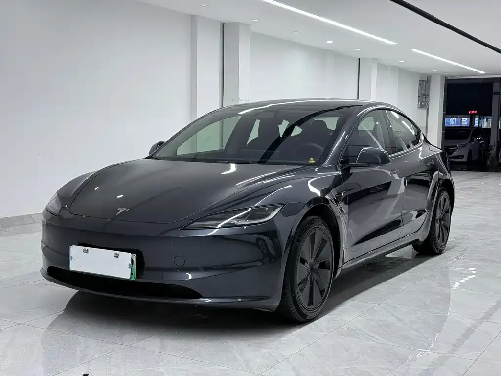 Tesla Model 3 — фото 1