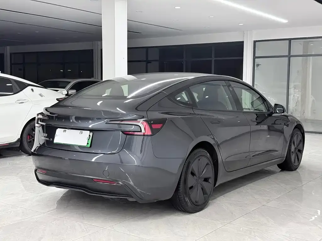 Tesla Model 3 — фото 7