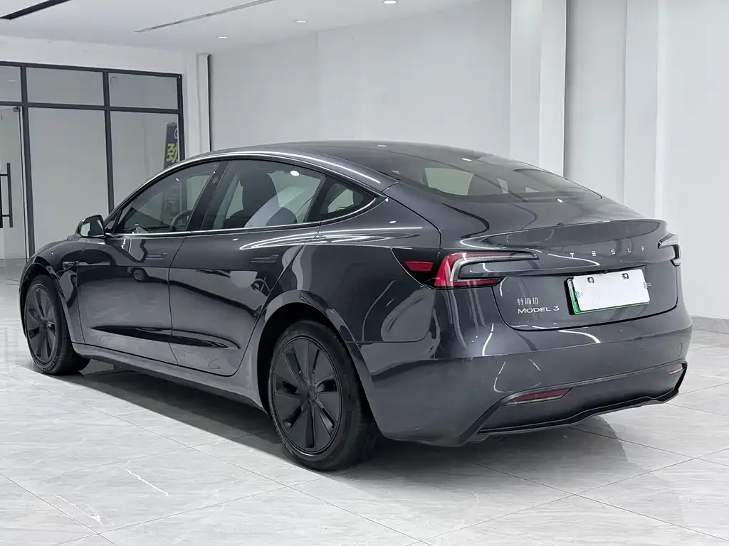 Tesla Model 3 — фото 3