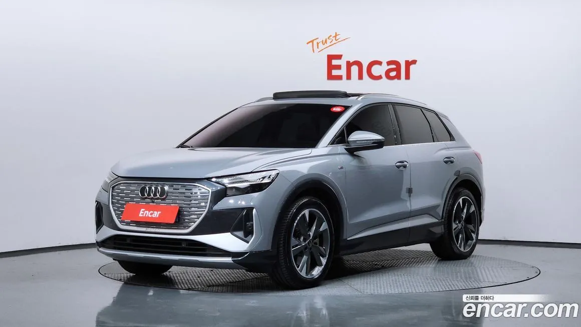 Audi Q4 e-tron — фото 1