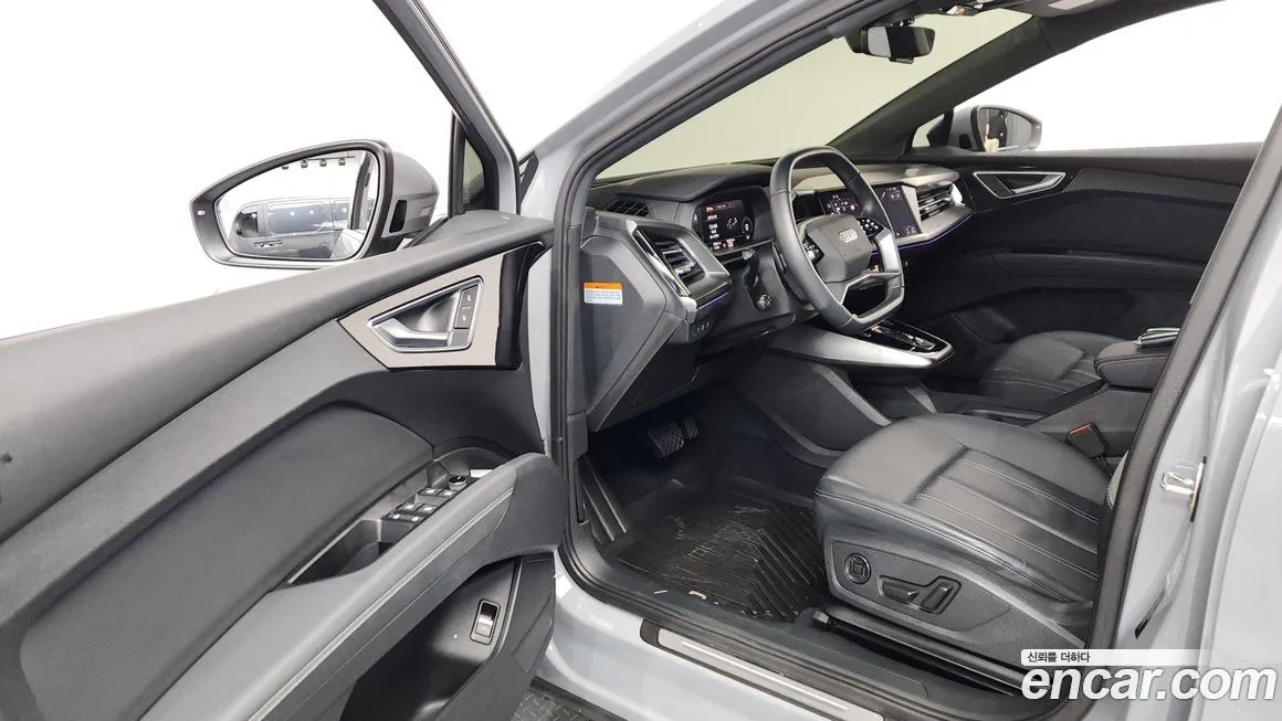 Audi Q4 e-tron — фото 10
