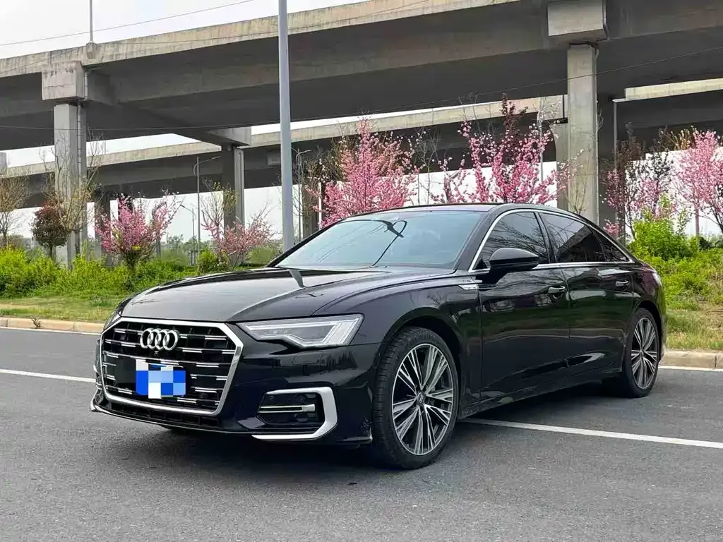Audi A6L — фото 1