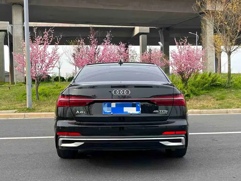 Audi A6L — фото 8