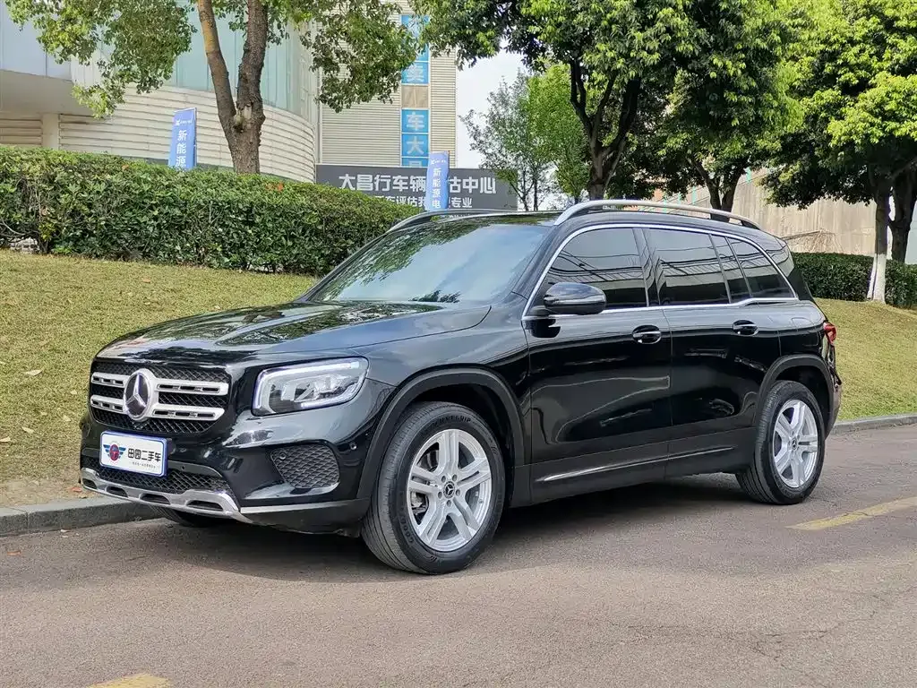 Mercedes-Benz GLB — фото 1