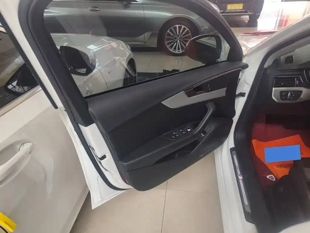 Audi A4L 2021 из CN, фото 5