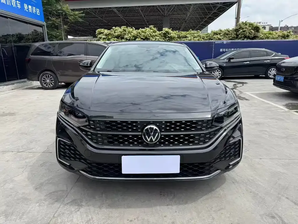 Volkswagen Passat — фото 1