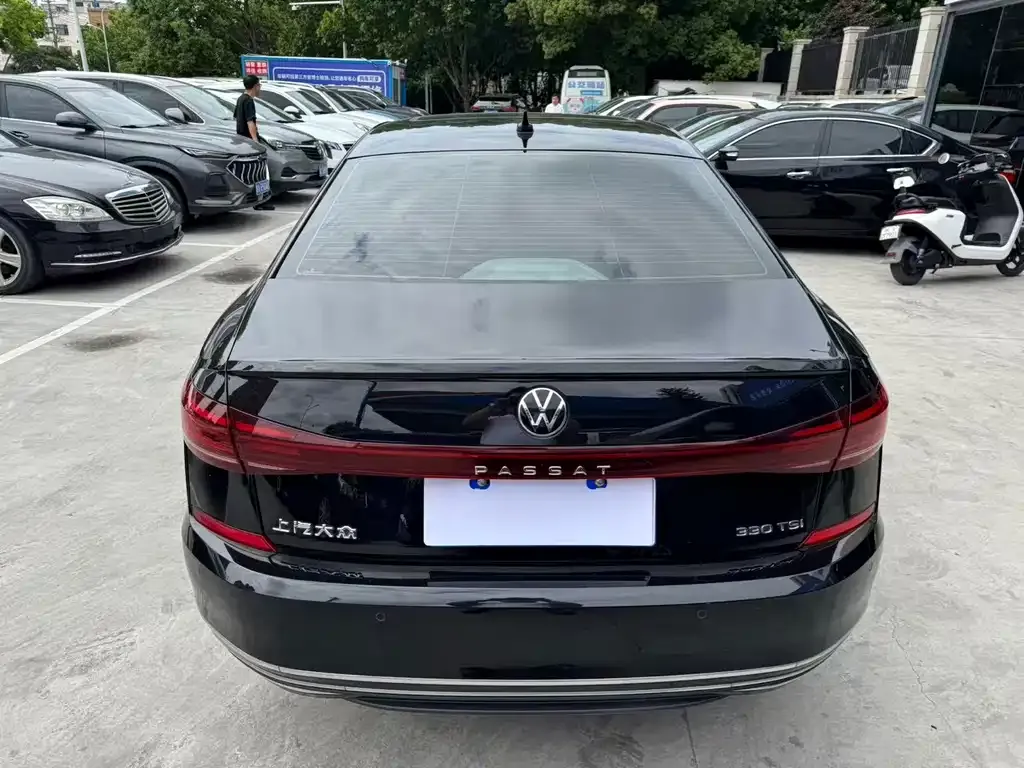 Volkswagen Passat — фото 10